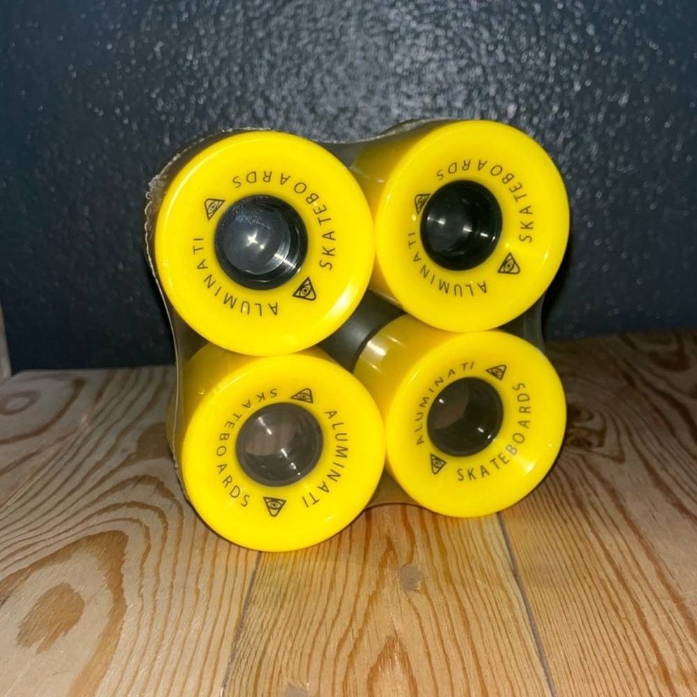 Skateboarding cruiser wheels